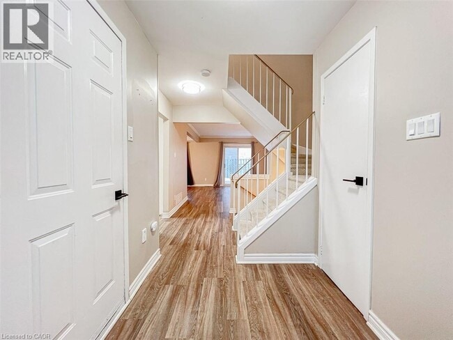 Building Photo - 711 Osgoode Dr