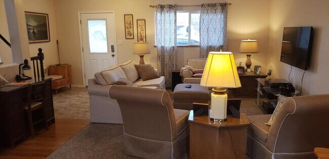 Foto del edificio - 1885 Upland Ave