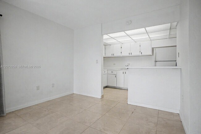 Foto del edificio - 6900 N Kendall Dr