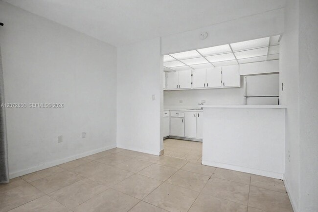 Building Photo - 6900 N Kendall Dr