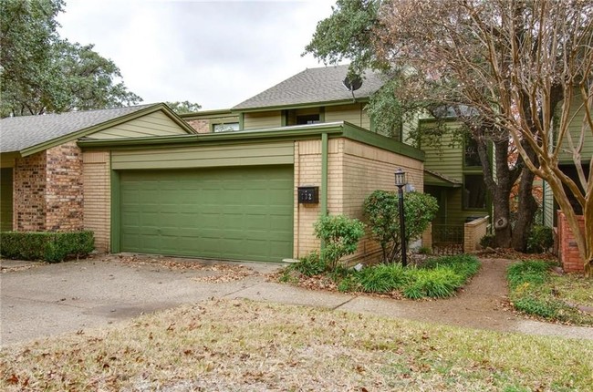 Building Photo - 732 The Heights Dr