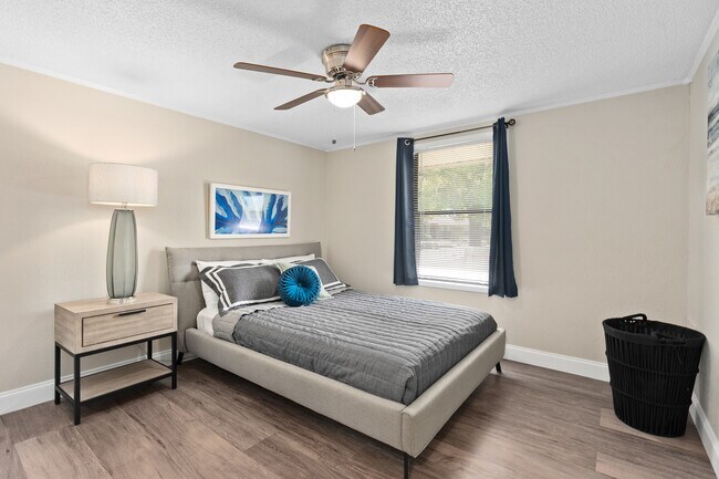 Dormitorio - Pinellas Pines