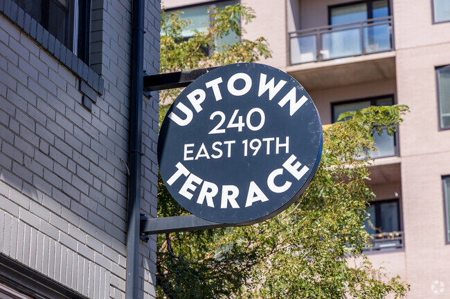 Foto del edificio - Uptown Terrace