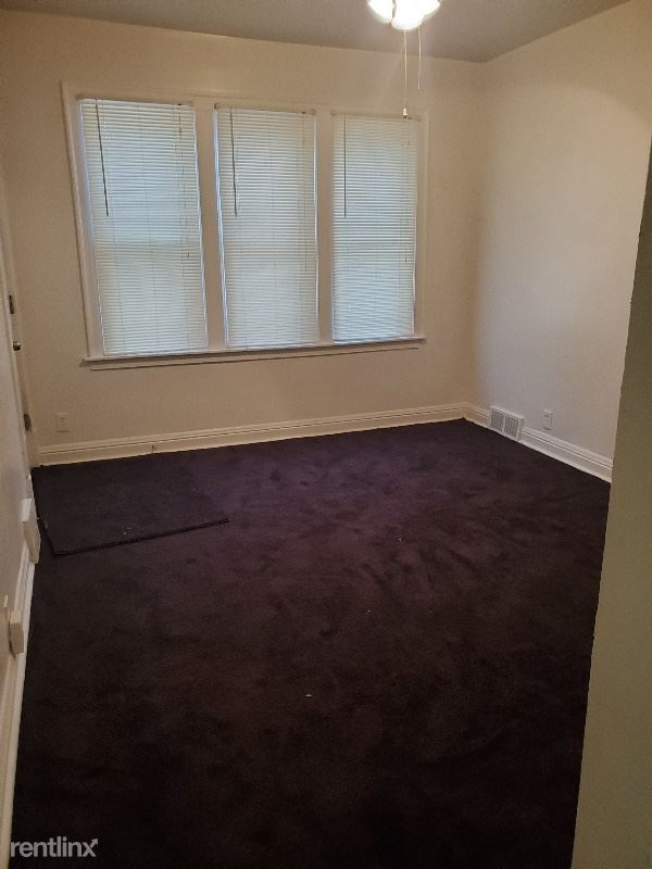 Foto principal - 2807 E 83rd St