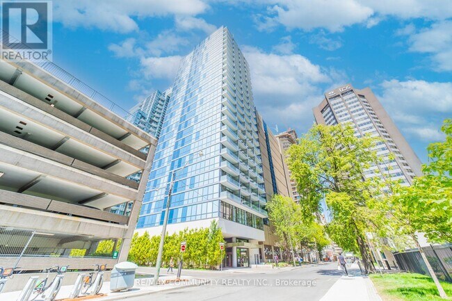Photo du bâtiment - 210 Simcoe St