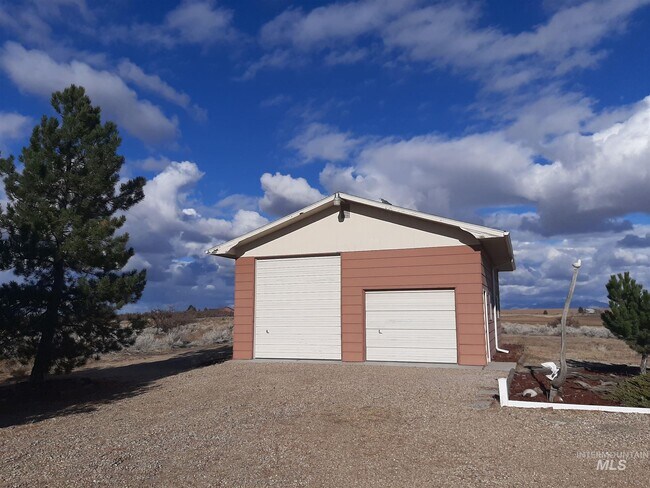 Building Photo - 27537 Spur Line Dr