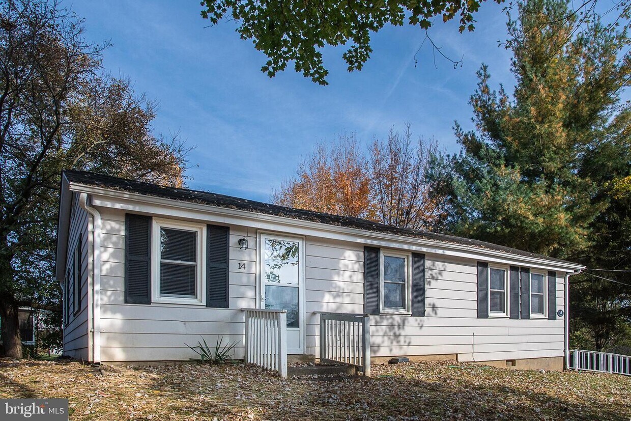 14 Cedar St, Round Hill, VA 20141 House Rental in Round Hill, VA