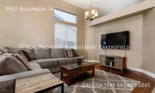 Building Photo - 9902 Balvanera Ave