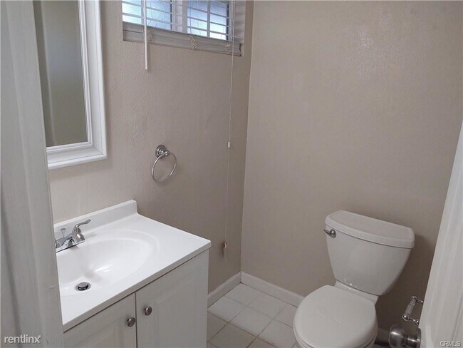 Building Photo - 4 br, 2 bath House - 831 Essex St