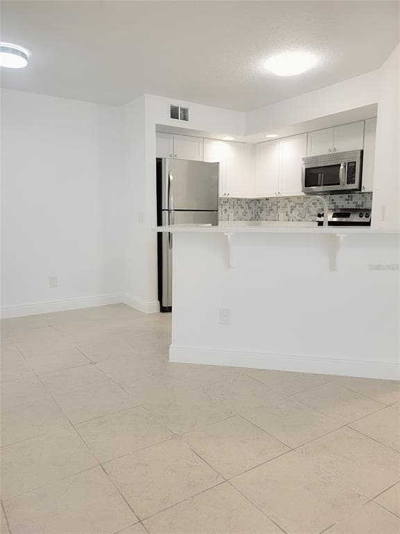 Foto del edificio - 4528 Commander Dr