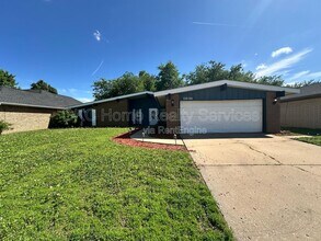 Building Photo - 11004 NW 115th St