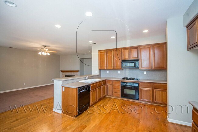 Building Photo - Beautiful 4 Bed/3 Bath With Loft And Great...
