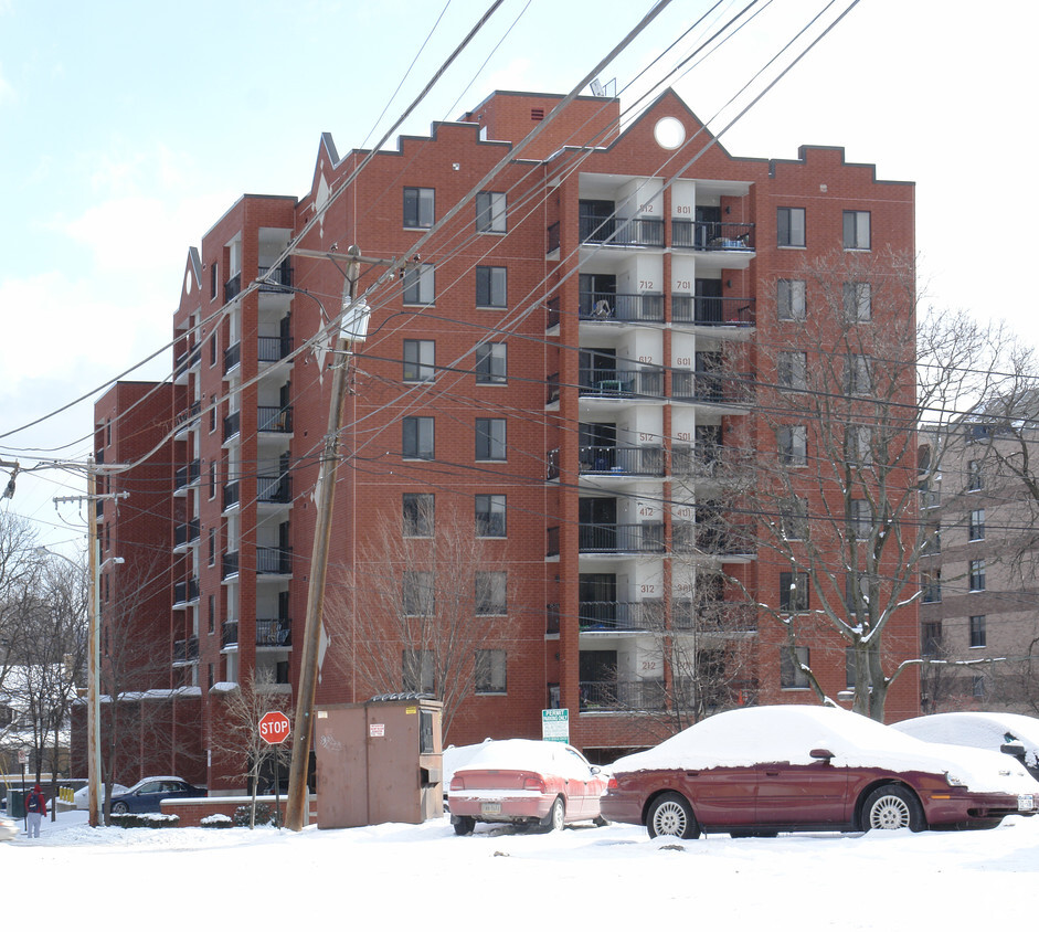 Building Photo - Nicholas Tower