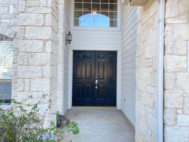 Building Photo - 2326 Clover Ridge Dr