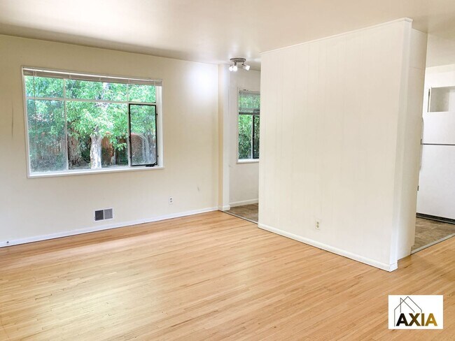Building Photo - 205 S 39th St