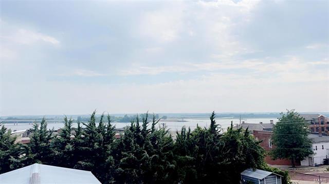 Building Photo - 315 E 3rd St