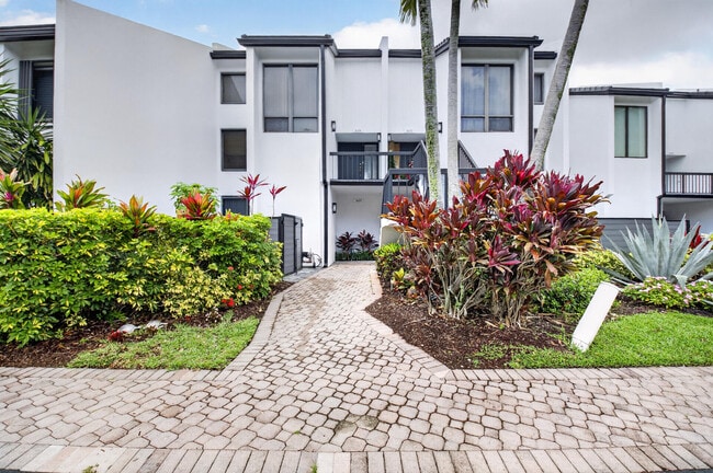 Building Photo - 3604 Bridgewood Dr
