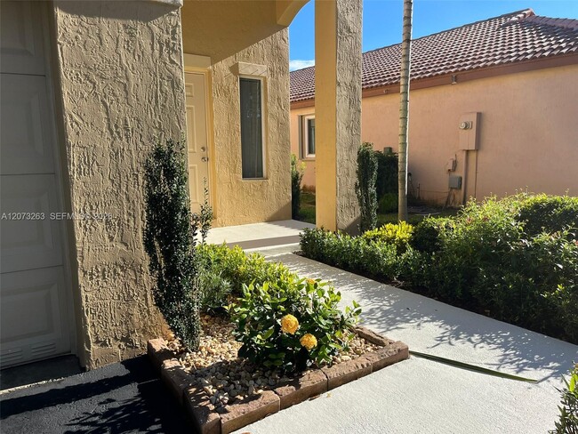Building Photo - 1542 Presidio Dr
