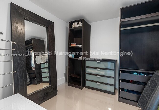 Foto del edificio - 6620 Indian Creek Dr