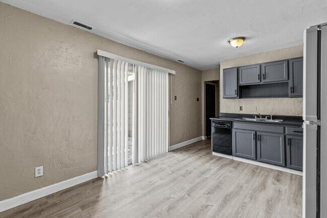 Building Photo - 1395 Bluebird Dr