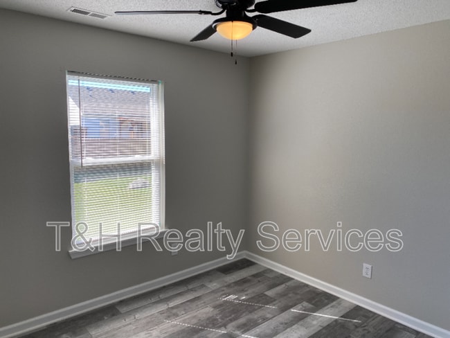 Building Photo - 1647 Sweetwater Ln