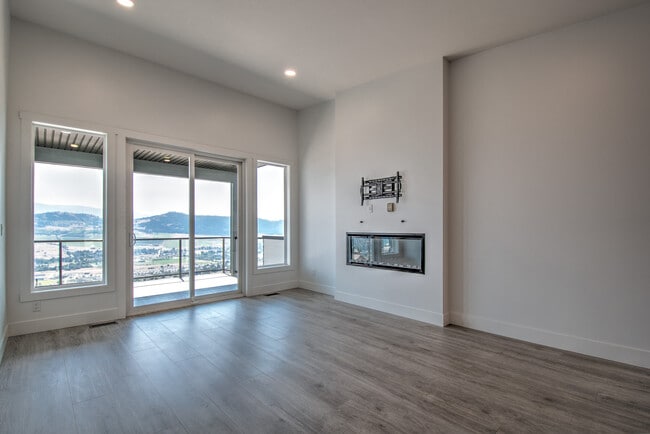 Building Photo - 7735-7735 Okanagan Hills Blvd
