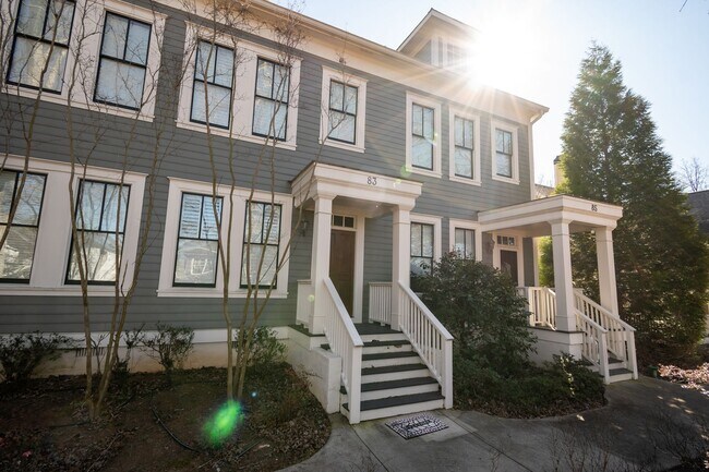 Foto del edificio - 83 Charter Oak Dr