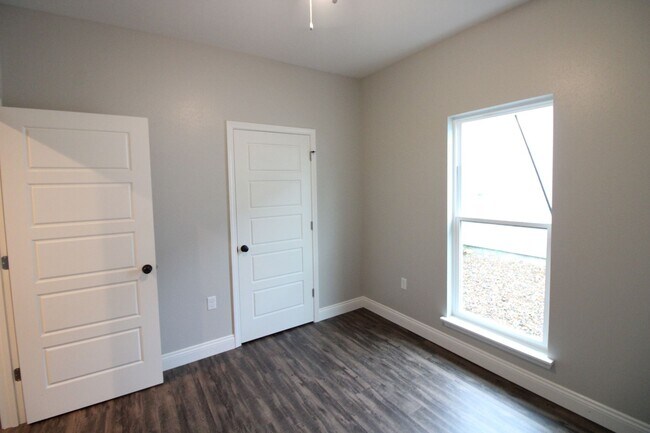 Foto del edificio - 204 Lacey Eden Ln