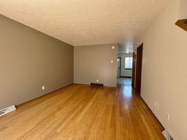 Building Photo - Two Bedroom Home in Southwest Grand Rapids