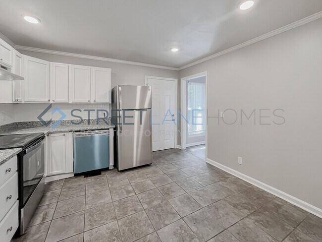 Building Photo - NOW OFFERING $250 OFF FIRST FULL MONTH IF ...