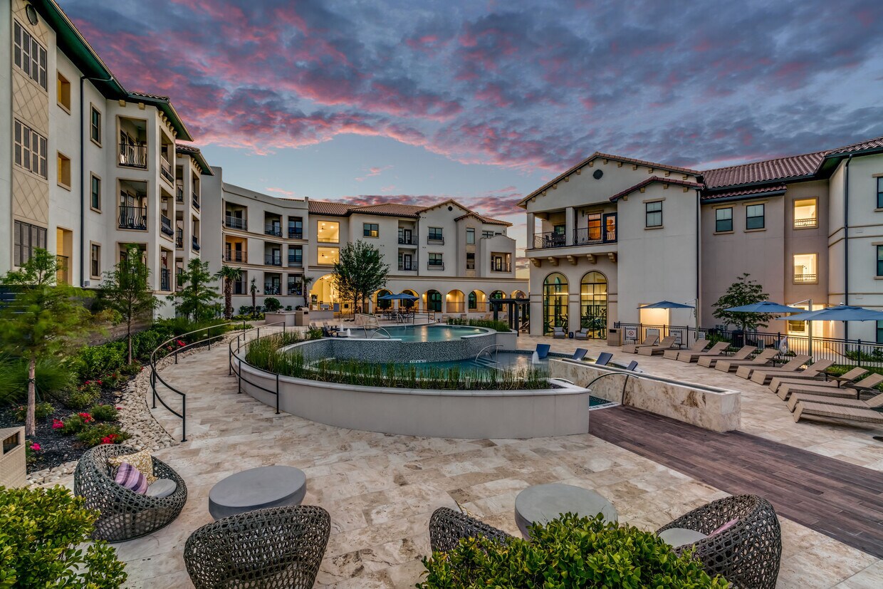 Cortland Riverside Apartments in Fort Worth, TX