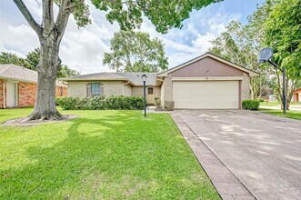 Building Photo - 16355 Sierra Grande Dr