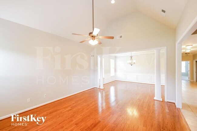 Foto del edificio - 2072 Shamrock Ln