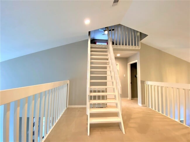 Foto del edificio - 12303 Longfellow Dr