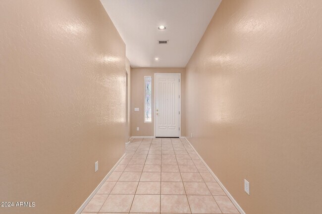 Foto del edificio - 6166 W Wikieup Ln