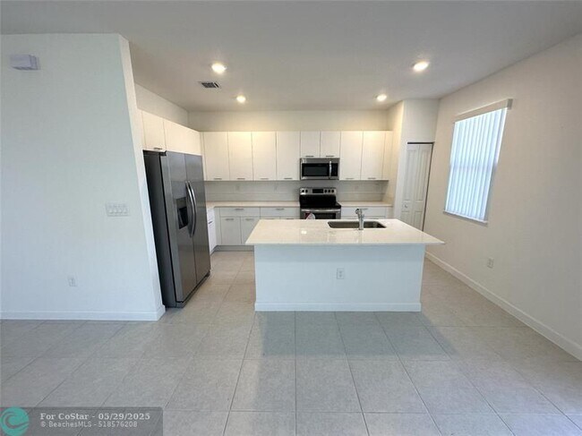 Foto del edificio - 12901 NW 23rd Pl