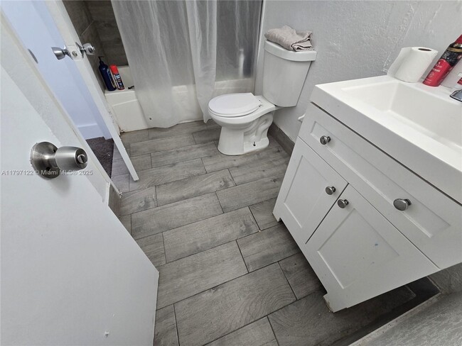Foto del edificio - 5924 NW 21st St