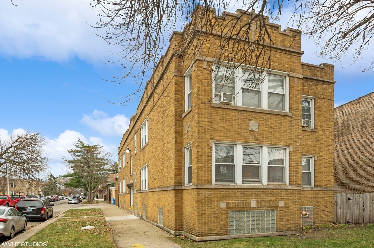 Building - 5021 W Belden St