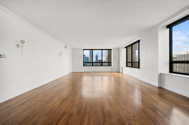 Foto del edificio - 180 E Pearson St