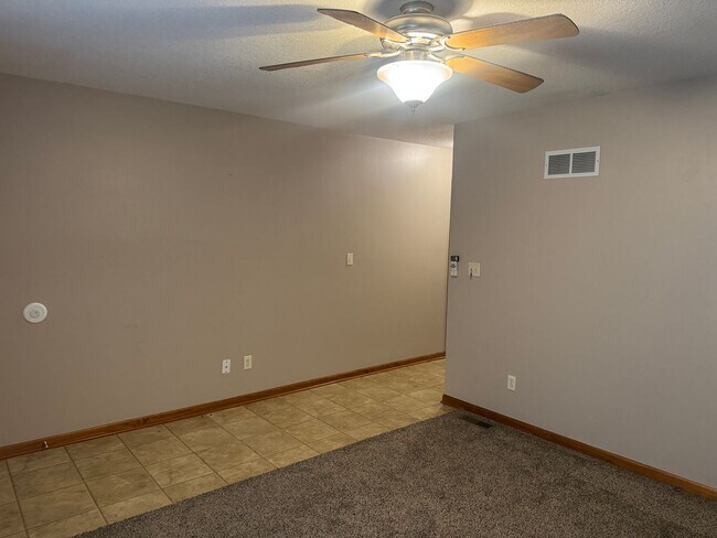 Foto del edificio - 207/209 N Elm St. Cameron, MO 64429