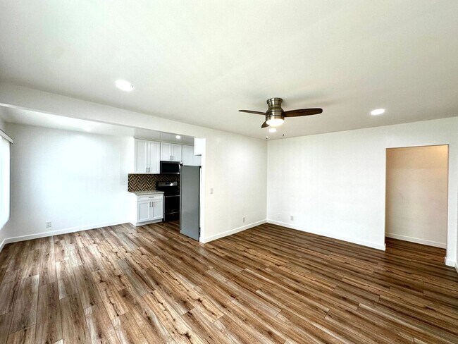 Foto del edificio - 5721-5723 Tilden Avenue