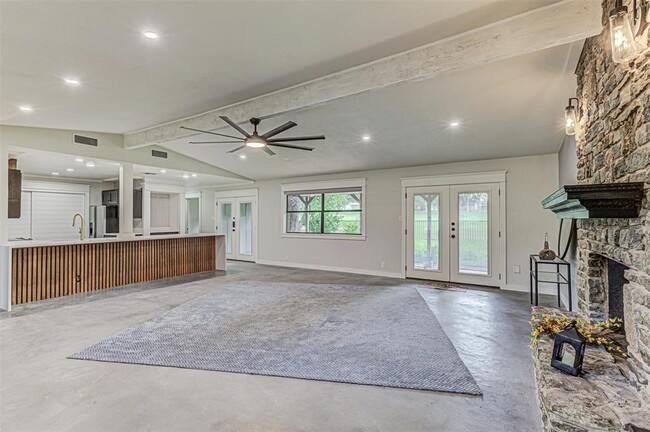 Building Photo - 105 Southern Spur
