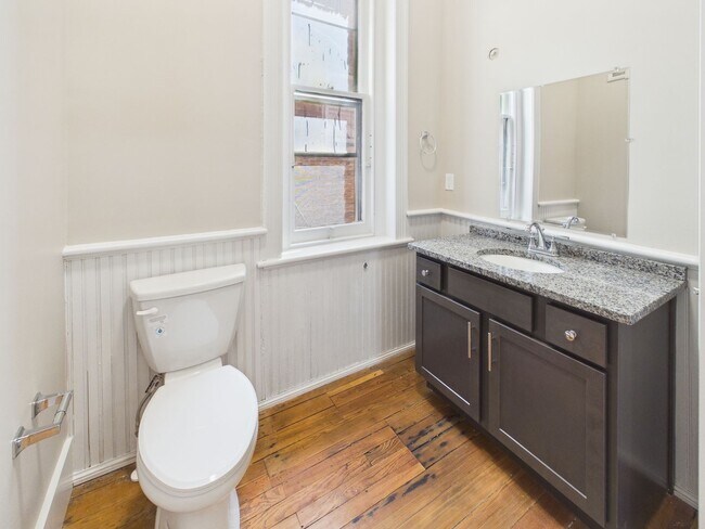 Building Photo - 7 E Franklin St