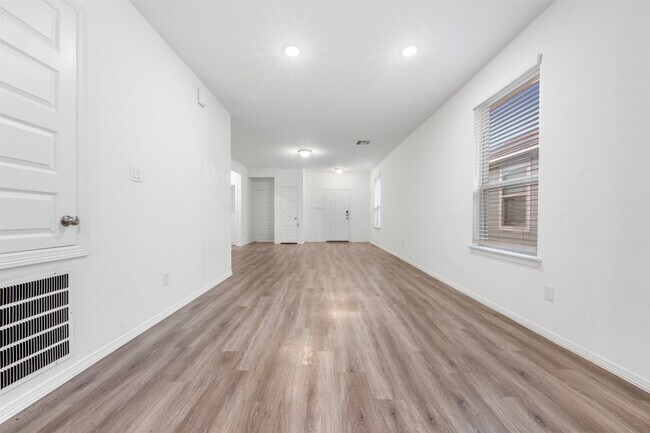 Foto del edificio - 16639 Spirit St