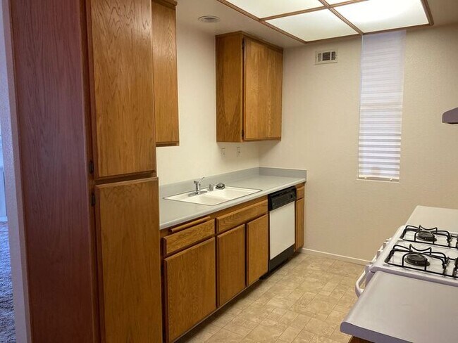 Building Photo - Westside Condo 2 + 2