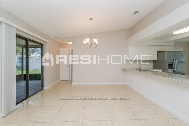 Building Photo - 8134 Fox Hollow Dr