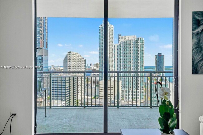 Foto del edificio - 999 SW 1st Ave
