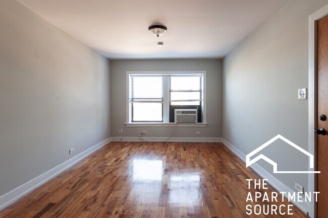 Foto del edificio - 556 W Arlington Pl