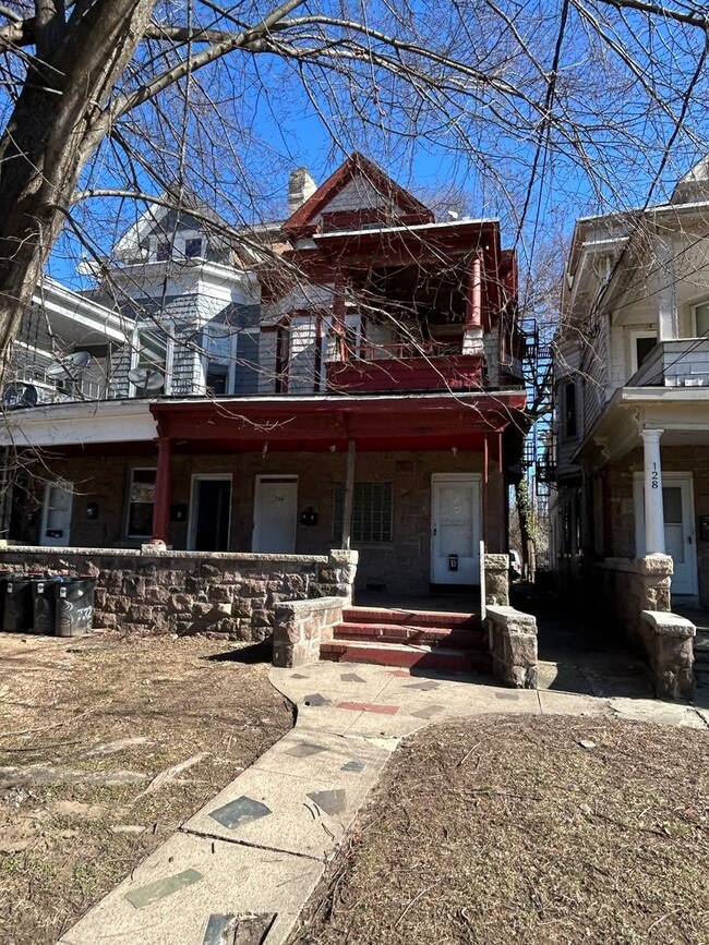 Building Photo - 730 W State St