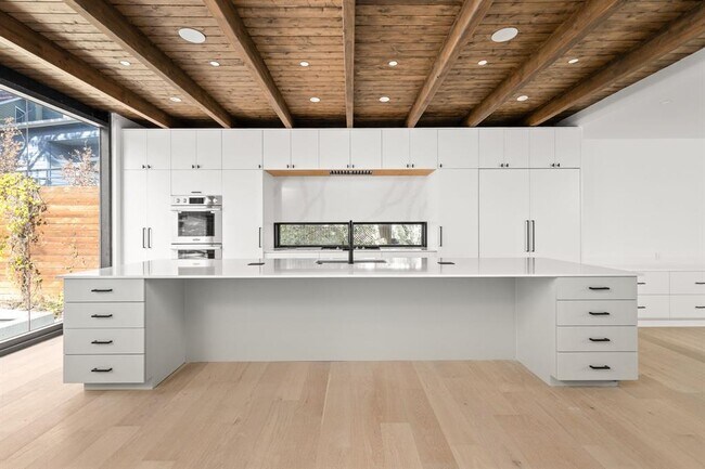 Building Photo - 1603 Chelsea Ln